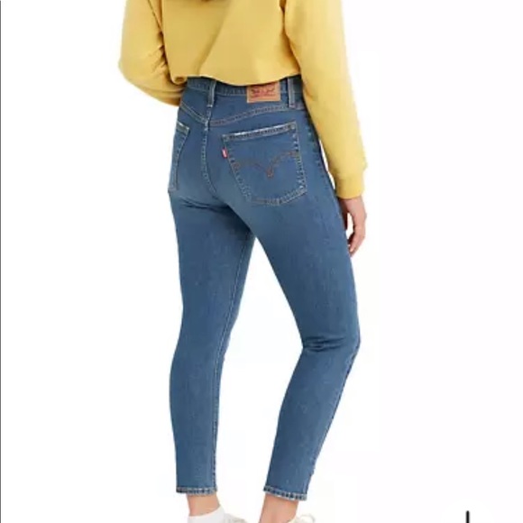 ⭐️ Levi’s wedgie fit skinny jean in devil medium wash - Picture 2 of 13